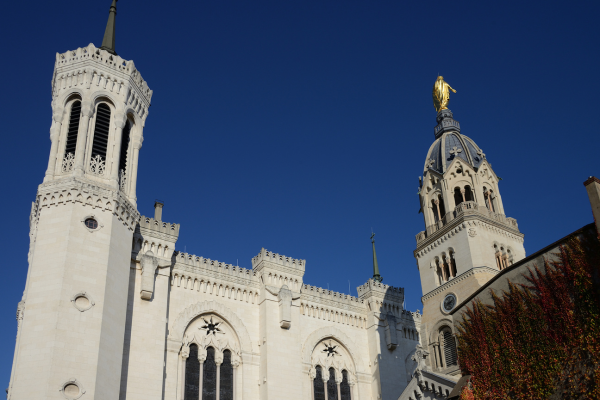 iconic building image