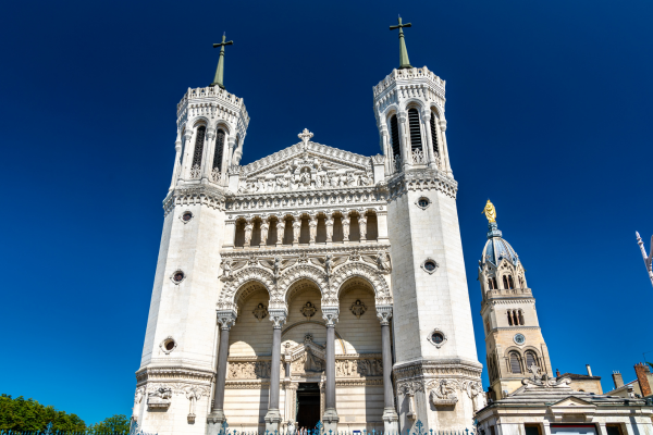 iconic building image